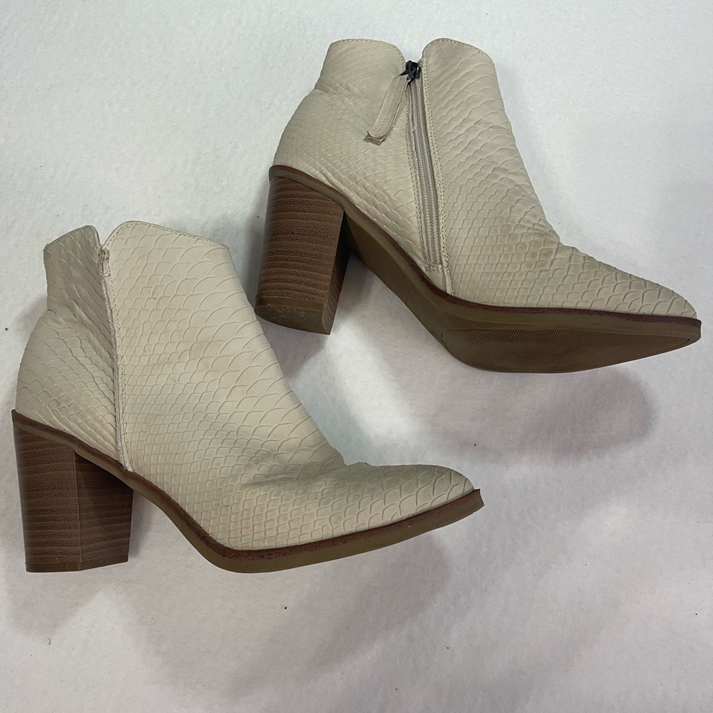 Altard State off White faux Snake skin Boots Size 9